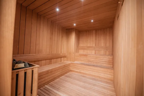 Sauna revestida de madera en Central Towers, Santo Domingo